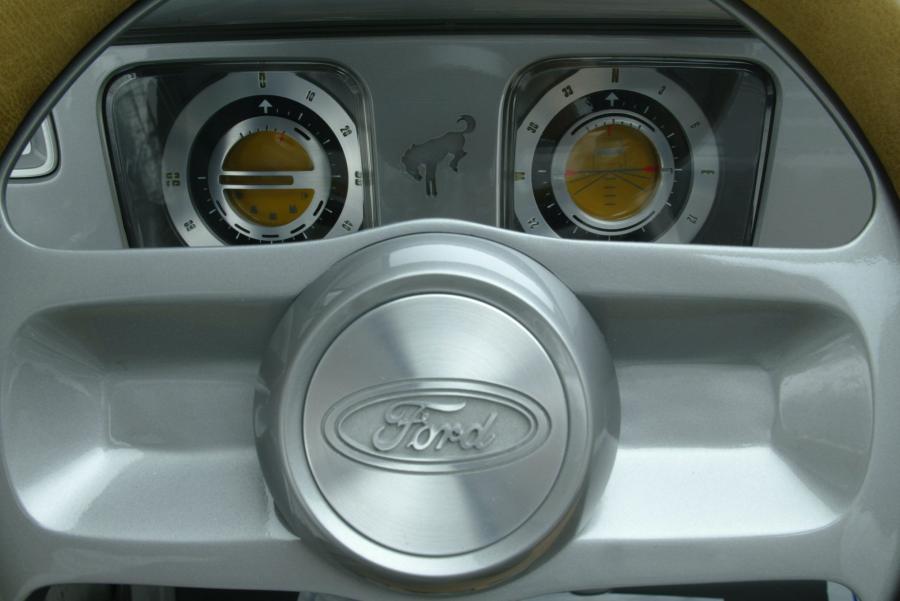  Ford Bronco Concept 2004 года  (фото 27 из 64)